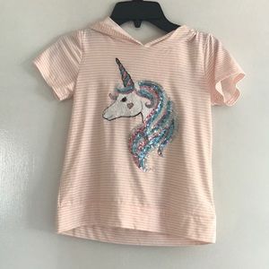 Btween,size 8 color white and pink.